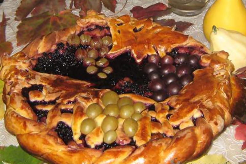 Пирог «Корзина с виноградом»