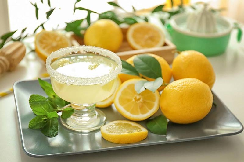 Напитки и целебные смеси из лимона
