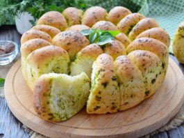 Хлеб с зеленью и чесноком